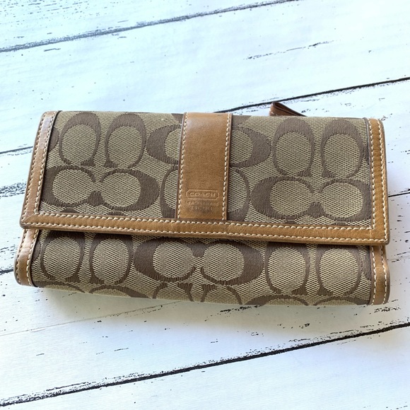 Coach Handbags - 🦌 Coach Signature Wallet with Brown Leather Trim